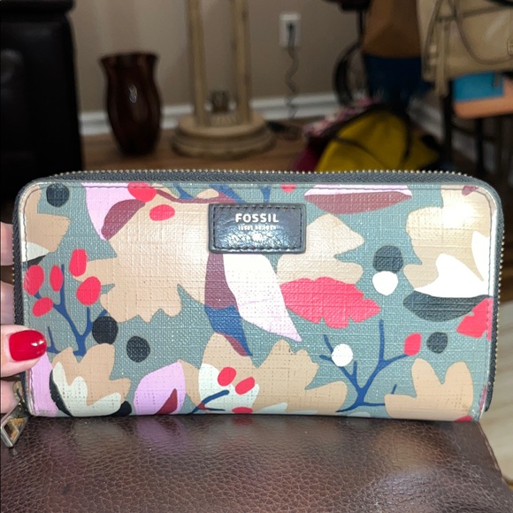 EUC Fossil Sydney Floral Zip Wallet NWT NOS - Picture 1 of 6